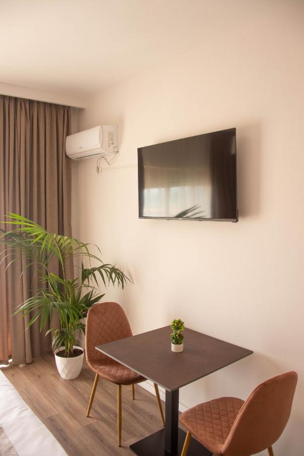 Wave Beachfront Apartments Durres Ngoại thất bức ảnh