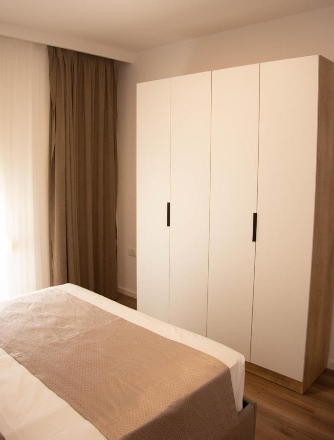 Wave Beachfront Apartments Durres Ngoại thất bức ảnh