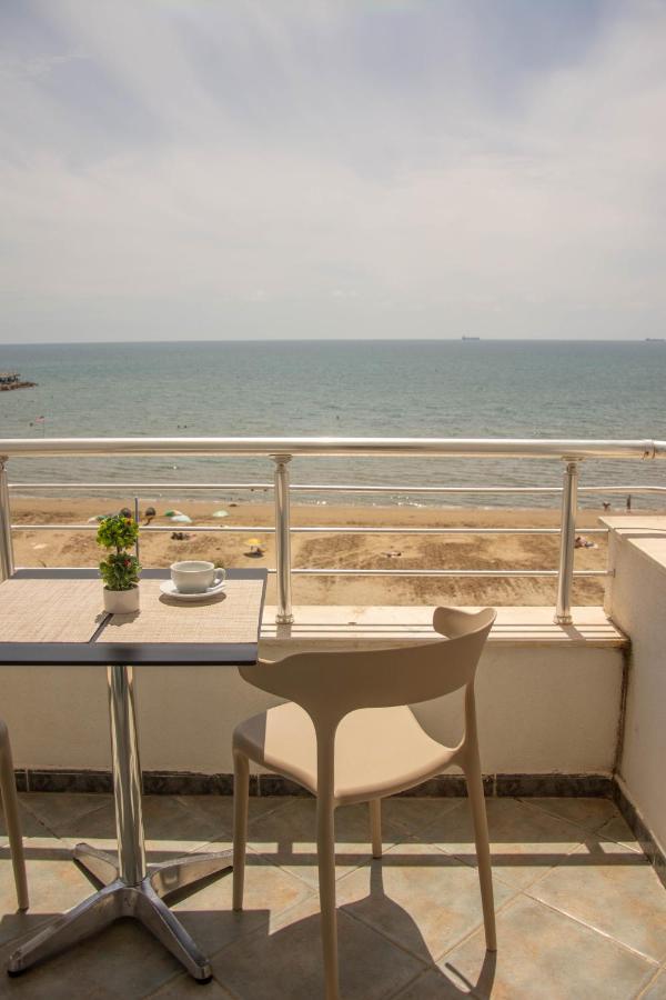 Wave Beachfront Apartments Durres Ngoại thất bức ảnh