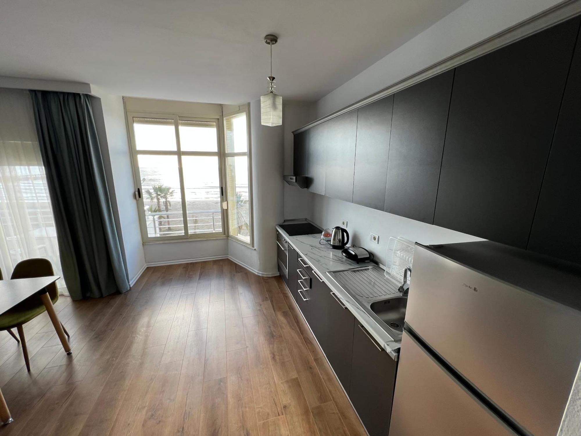 Wave Beachfront Apartments Durres Ngoại thất bức ảnh