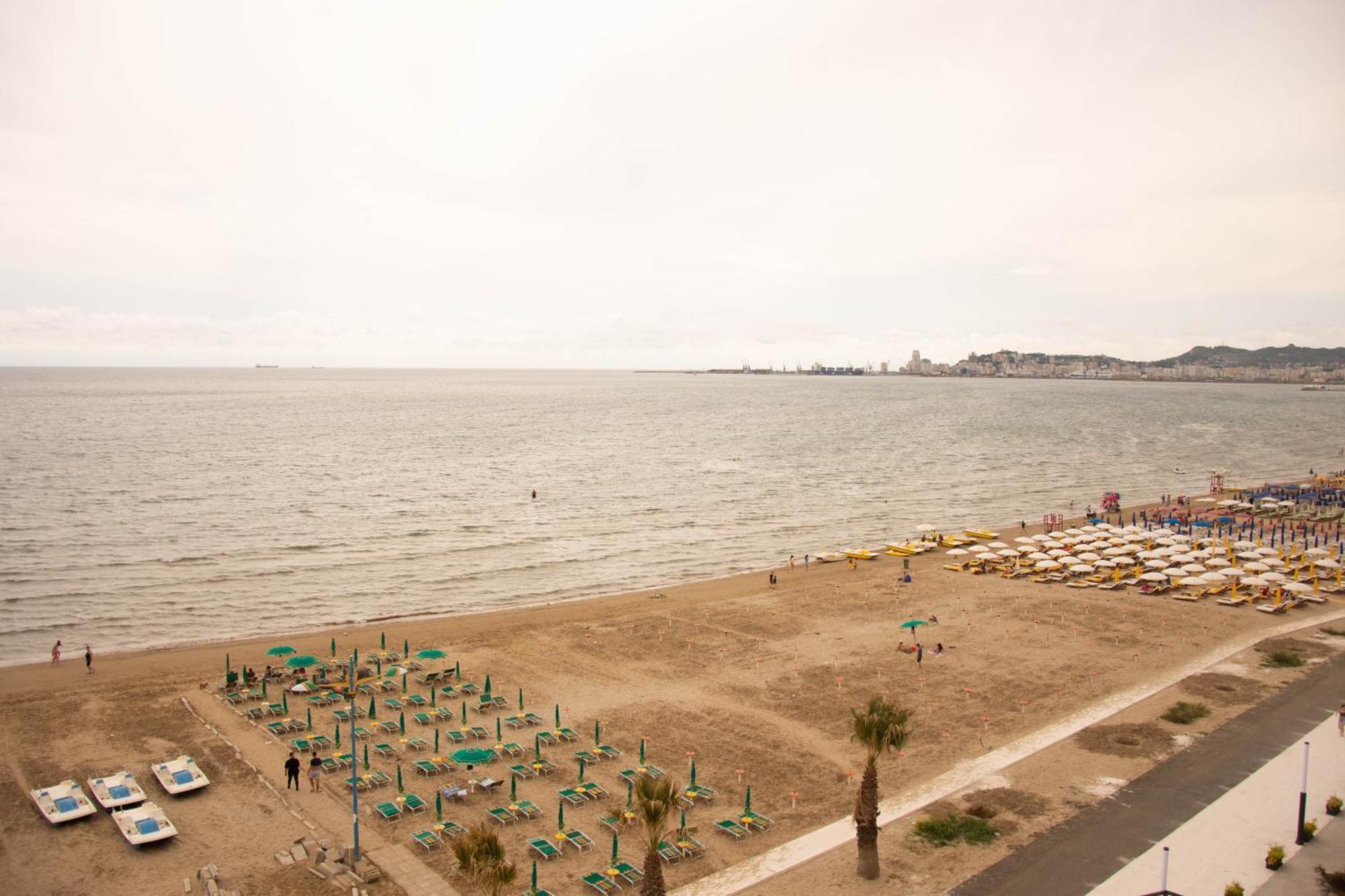 Wave Beachfront Apartments Durres Ngoại thất bức ảnh