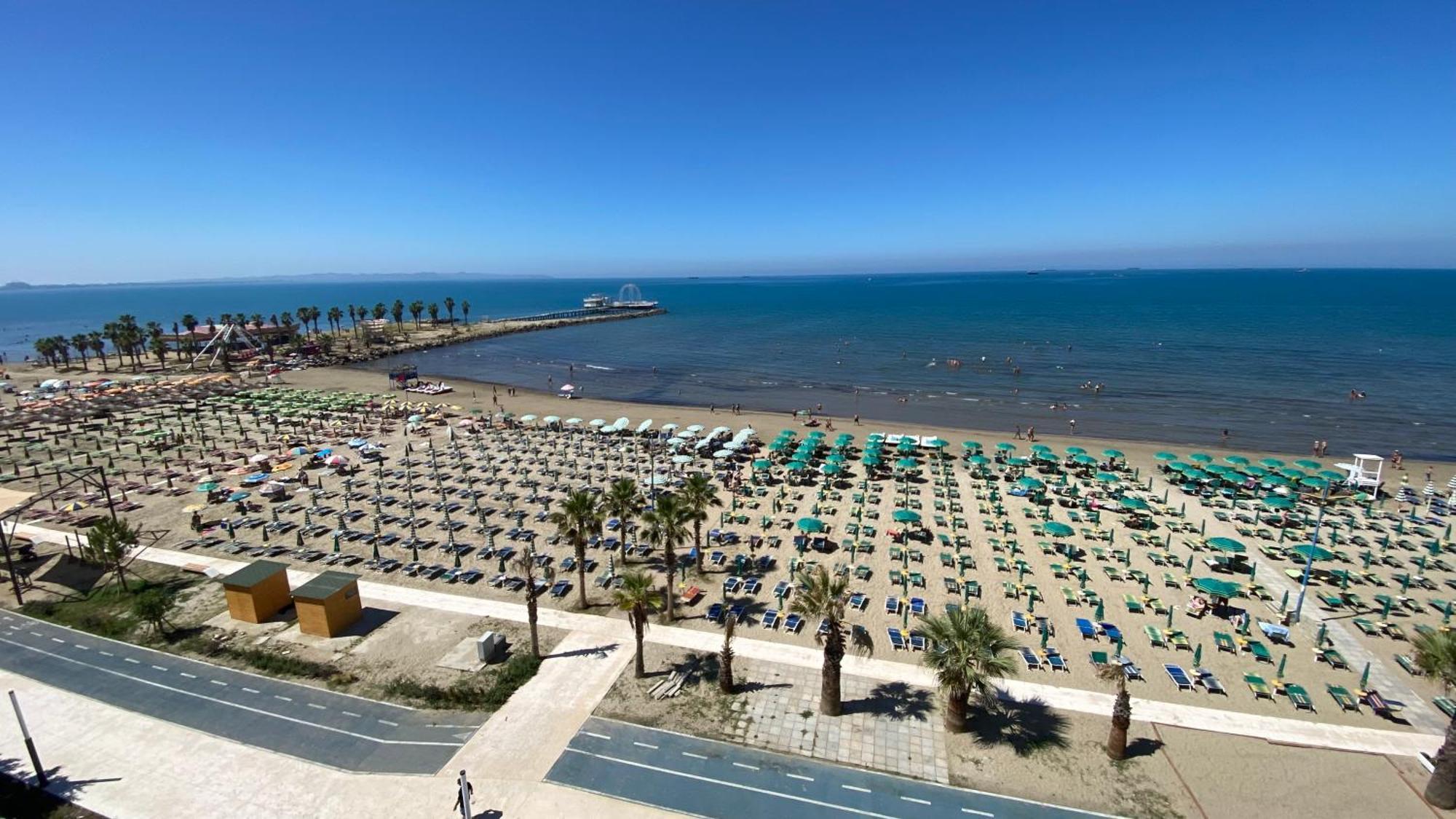 Wave Beachfront Apartments Durres Ngoại thất bức ảnh