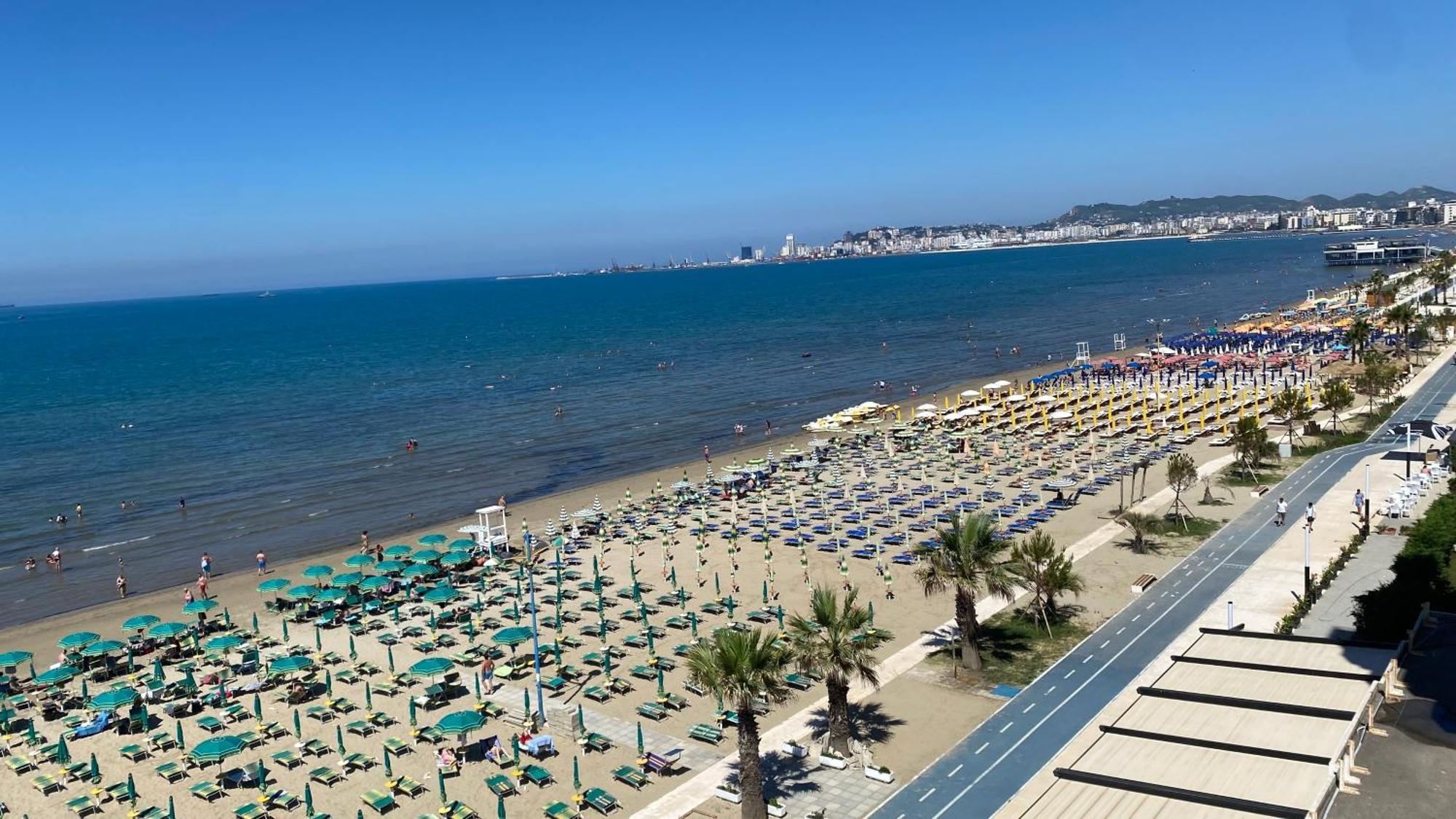 Wave Beachfront Apartments Durres Ngoại thất bức ảnh