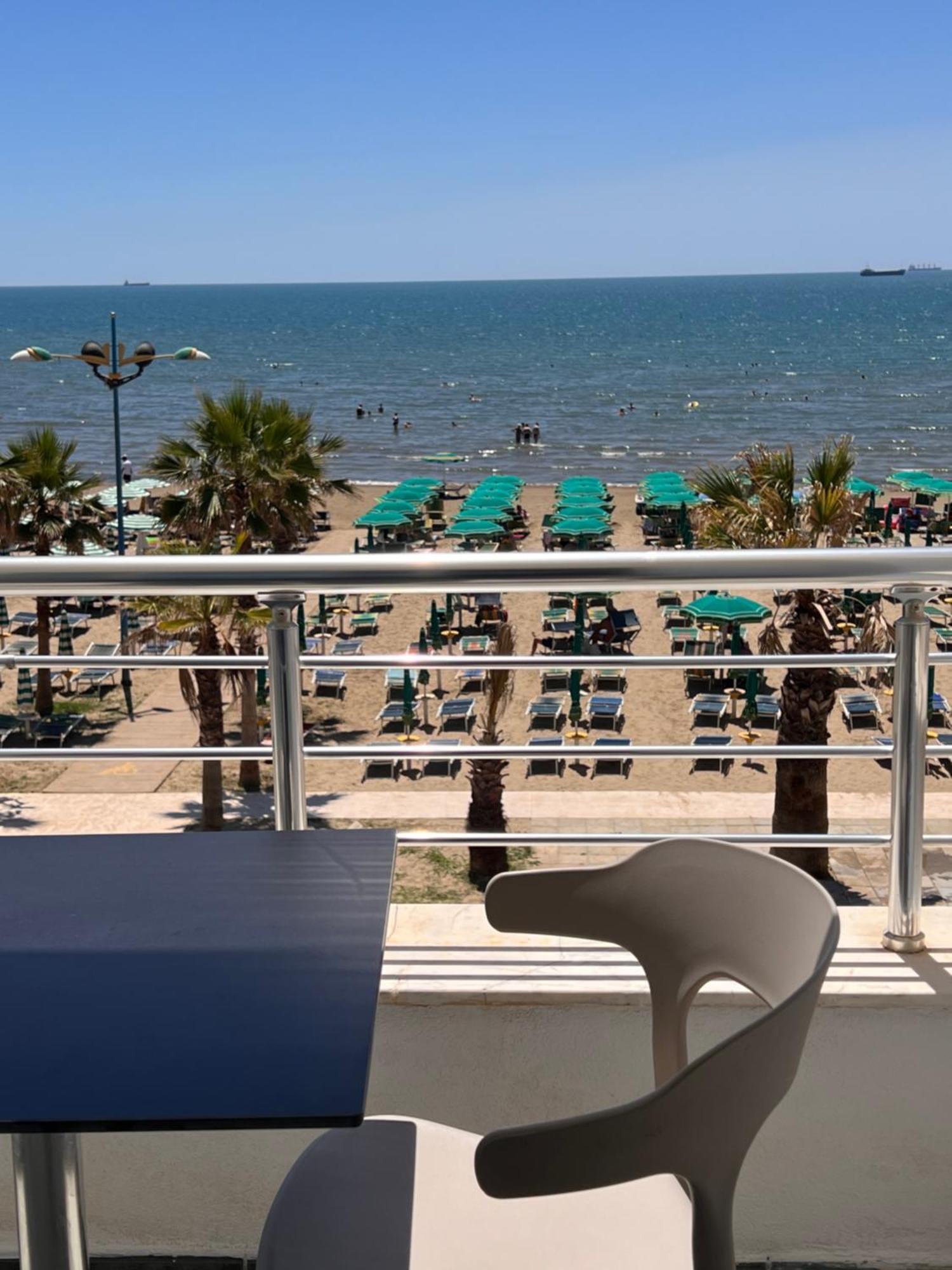 Wave Beachfront Apartments Durres Ngoại thất bức ảnh