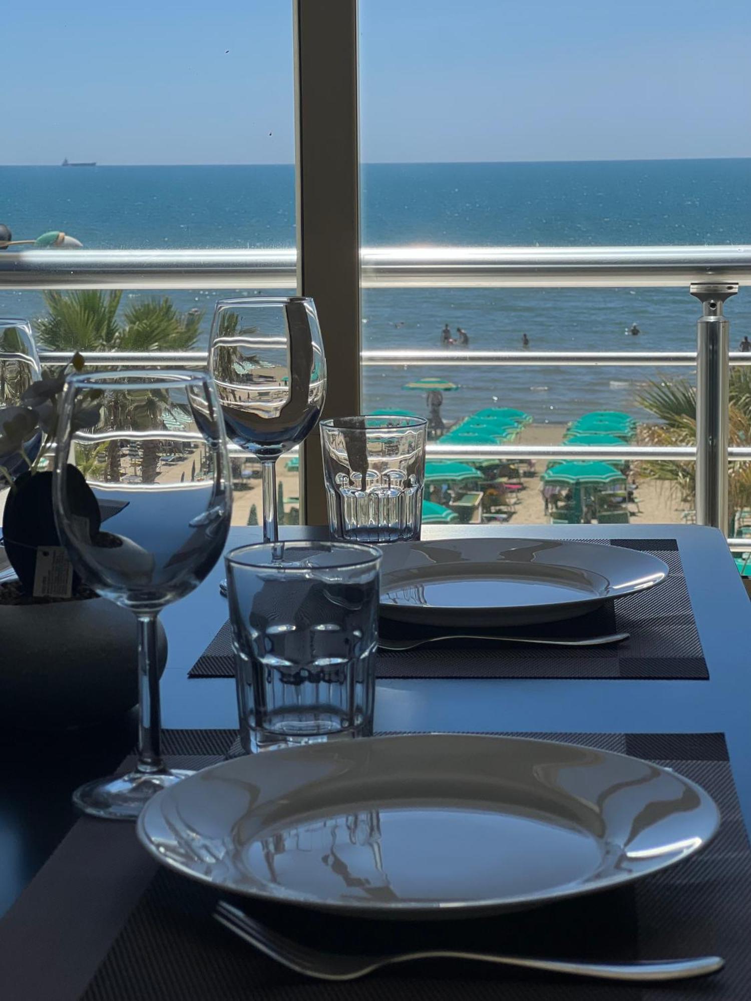 Wave Beachfront Apartments Durres Ngoại thất bức ảnh